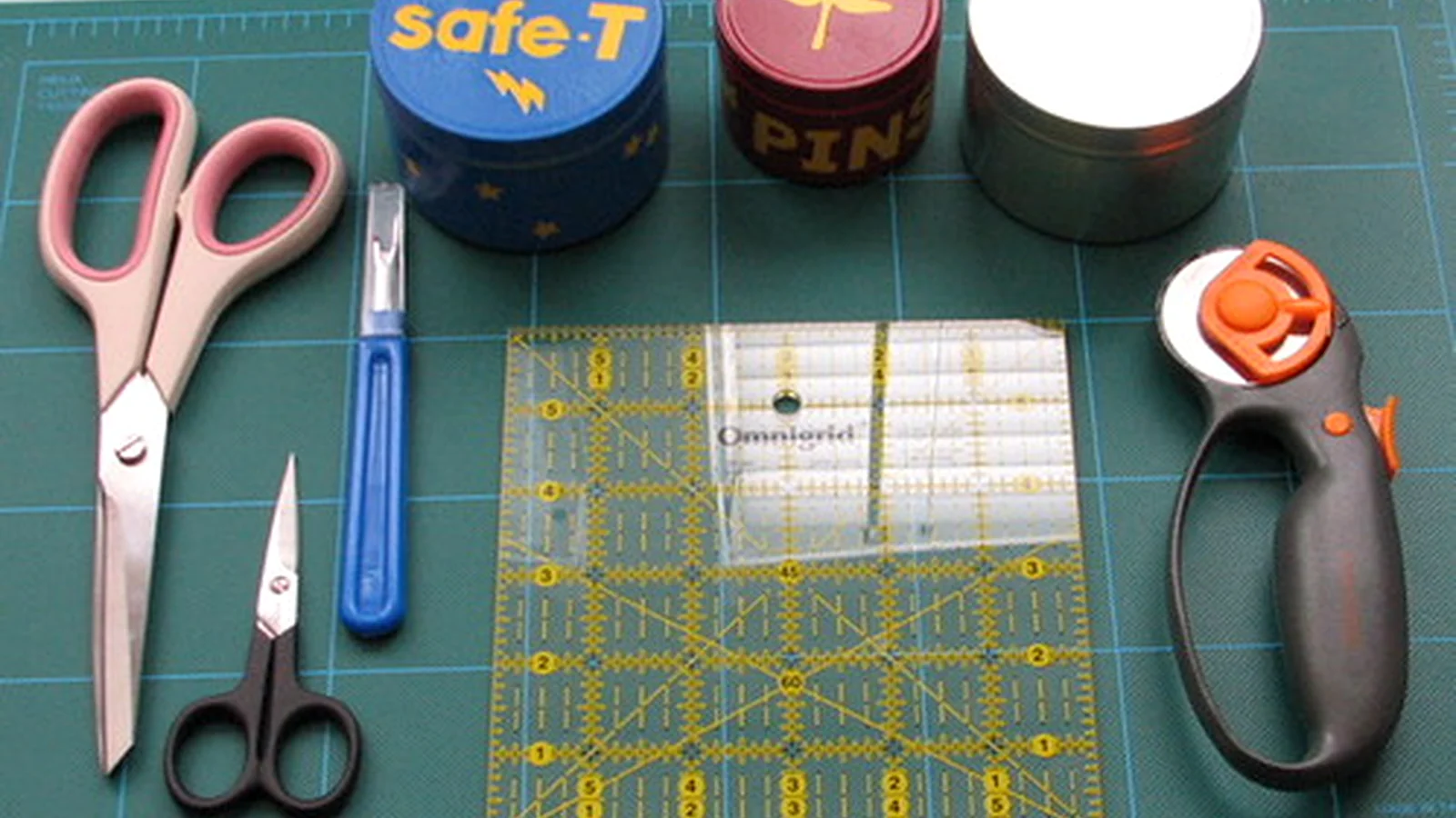 Rotary paper cutter on a realistic worktable